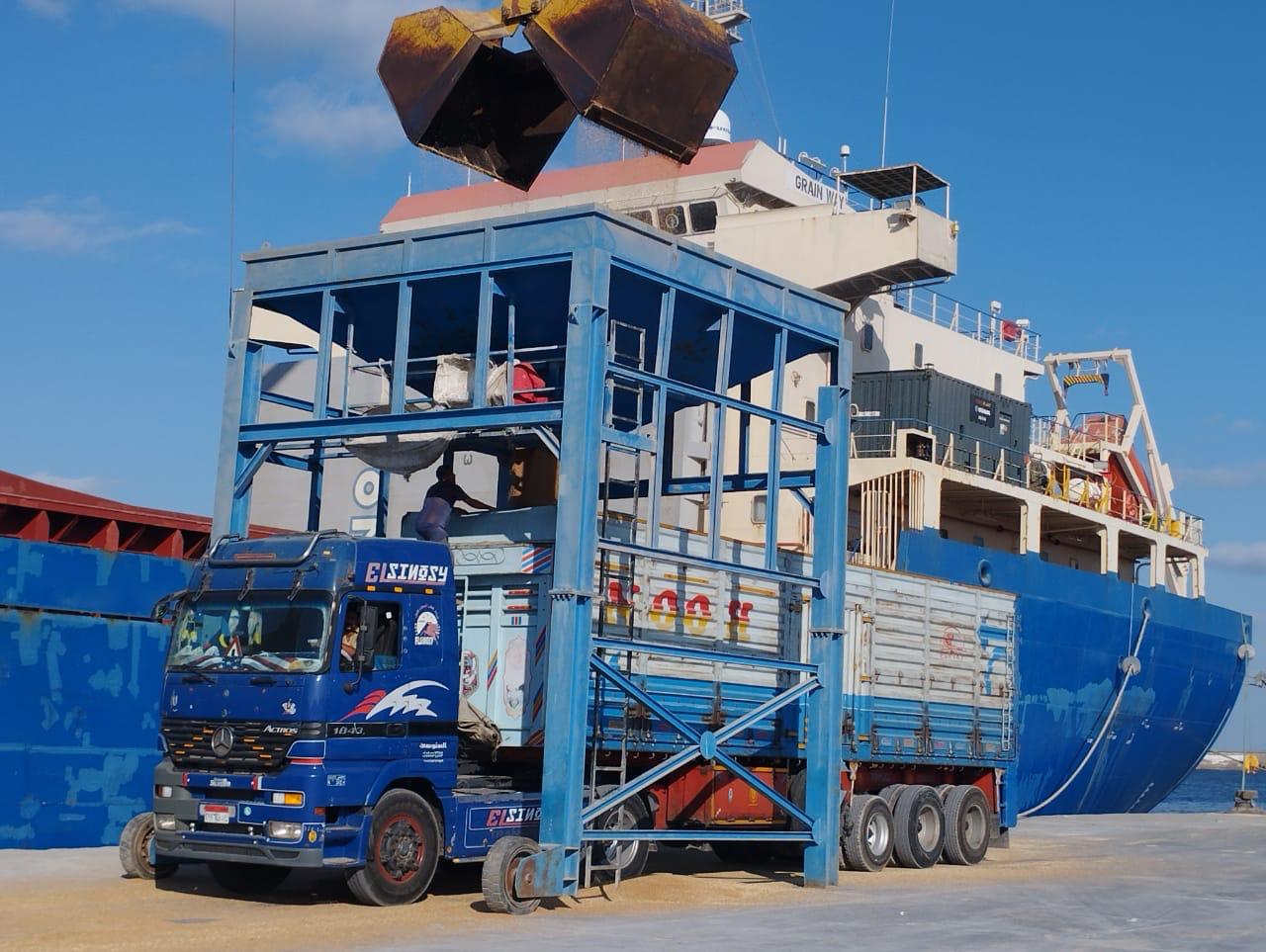 Vessel crane at berth