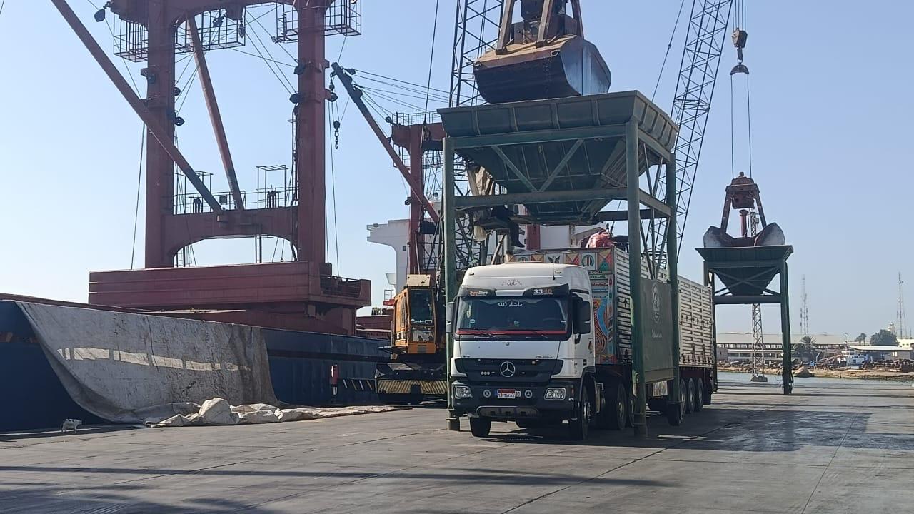 Port crane at vessel