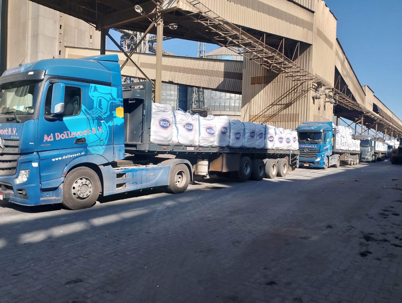 Sprint trucking fleet lined up at discharge facility